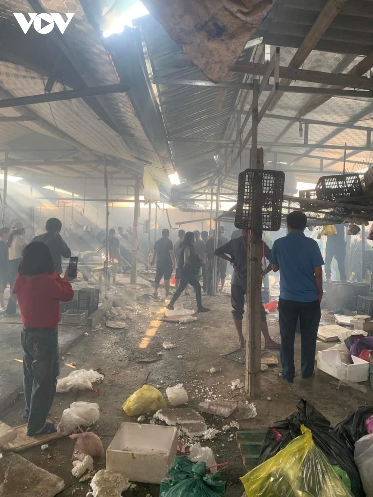 Cháy chợ Hàng Trạm ở Hòa Bình thiêu rụi 40 ki-ốt bán hàng