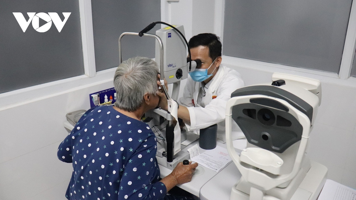 Bác sĩ quân y Huỳnh Hữu Nguyên - "cứu tinh” của hàng nghìn bệnh nhân về mắt