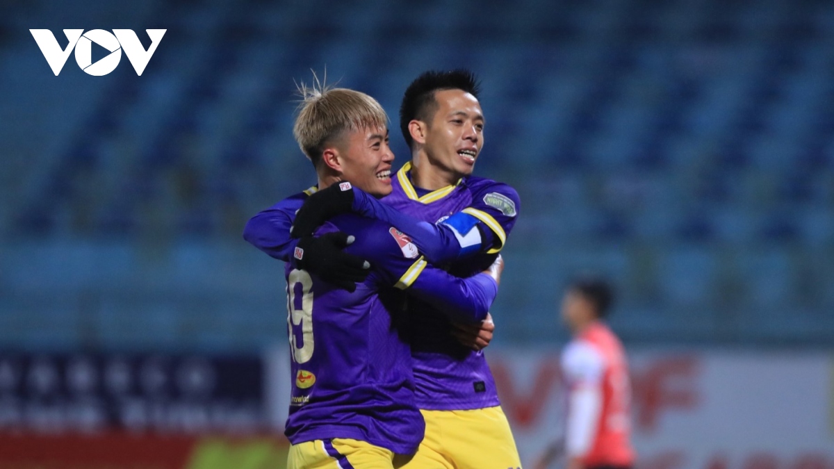 Bảng xếp hạng V-League mới nhất: Nam Định lung lay ngôi đầu, Hà Nội FC lên top 6