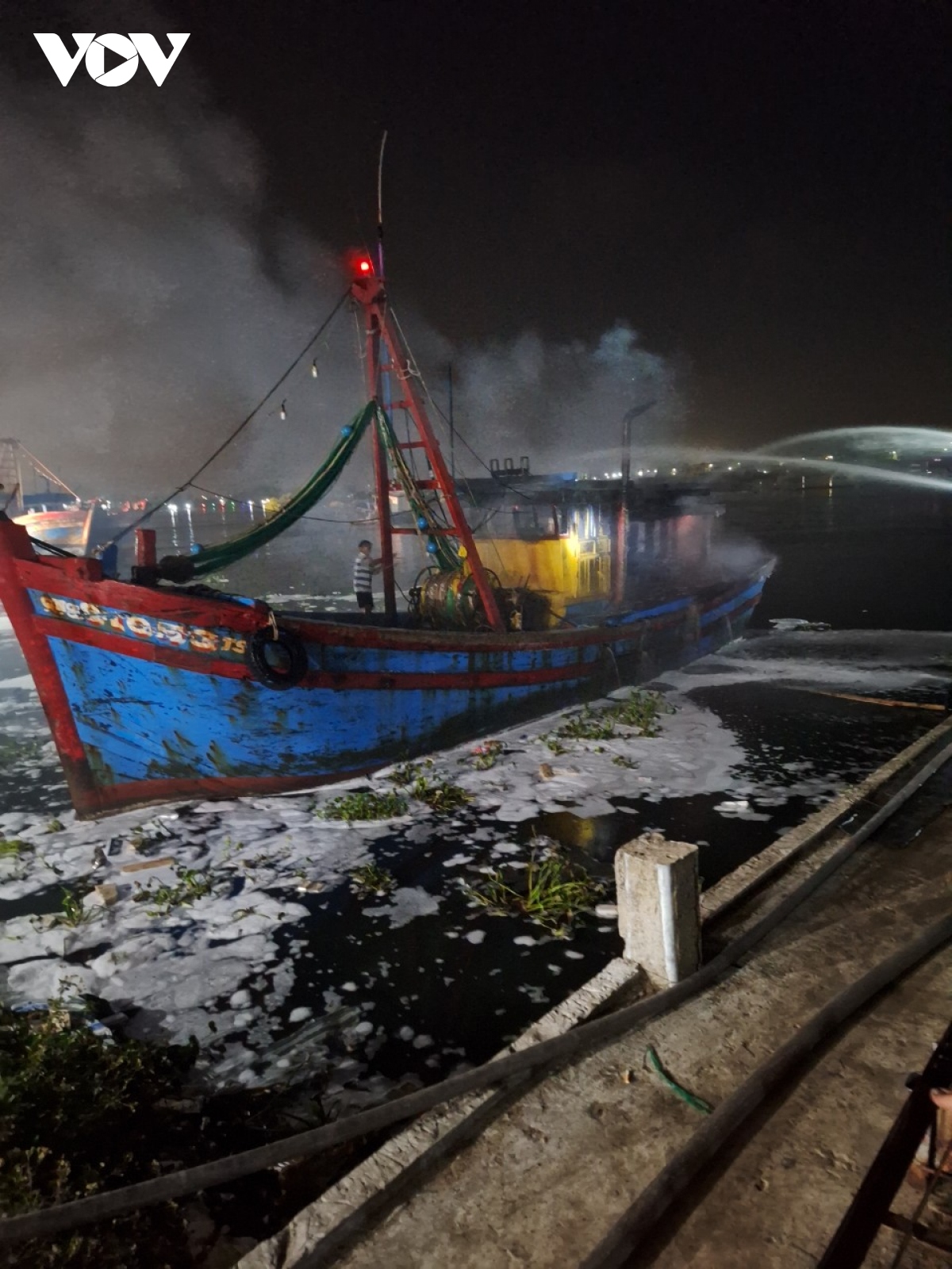 2 tàu cá Quảng Ngãi bị cháy trong đêm