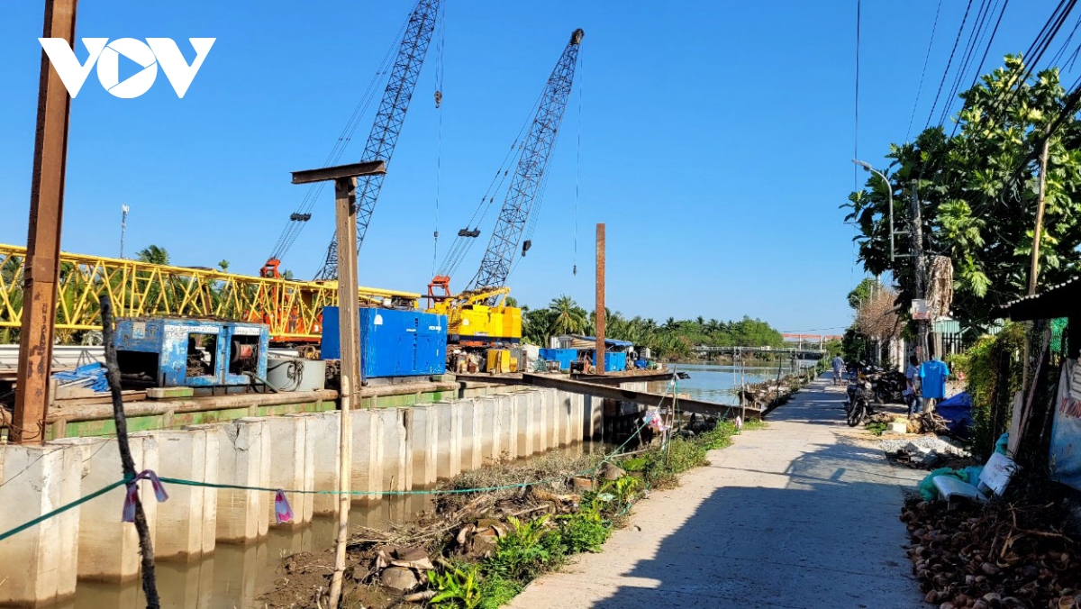 Dự án đường giao thông hai bên bờ sông Bảo Định, nhà thầu “nằm chờ” mặt bằng