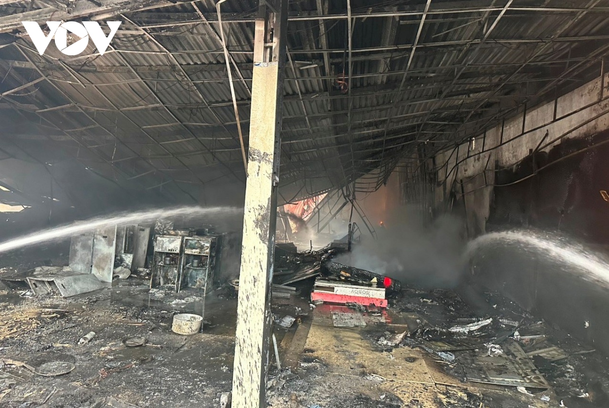 5 người thoát nạn trong vụ cháy siêu thị gia đình ở Hải Phòng