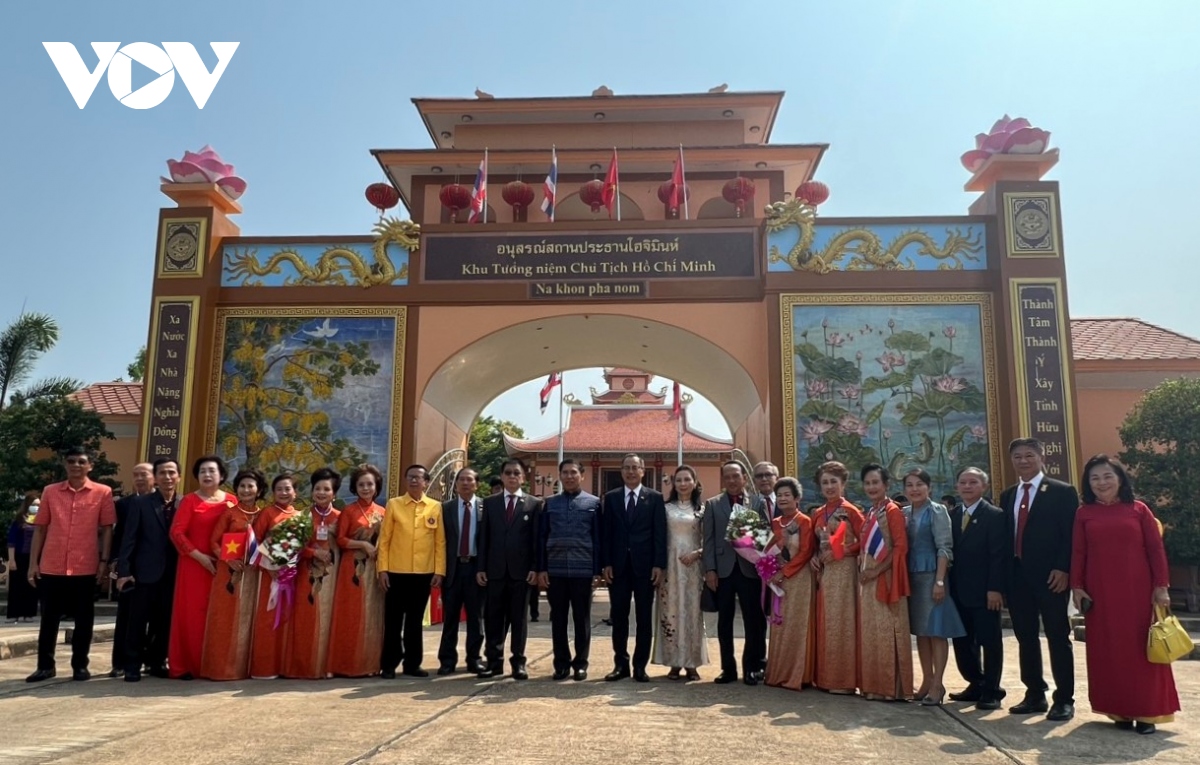 Thủ tướng Thái Lan thăm Khu tưởng niệm Chủ tịch Hồ Chí Minh ở tỉnh Nakhon Phanom