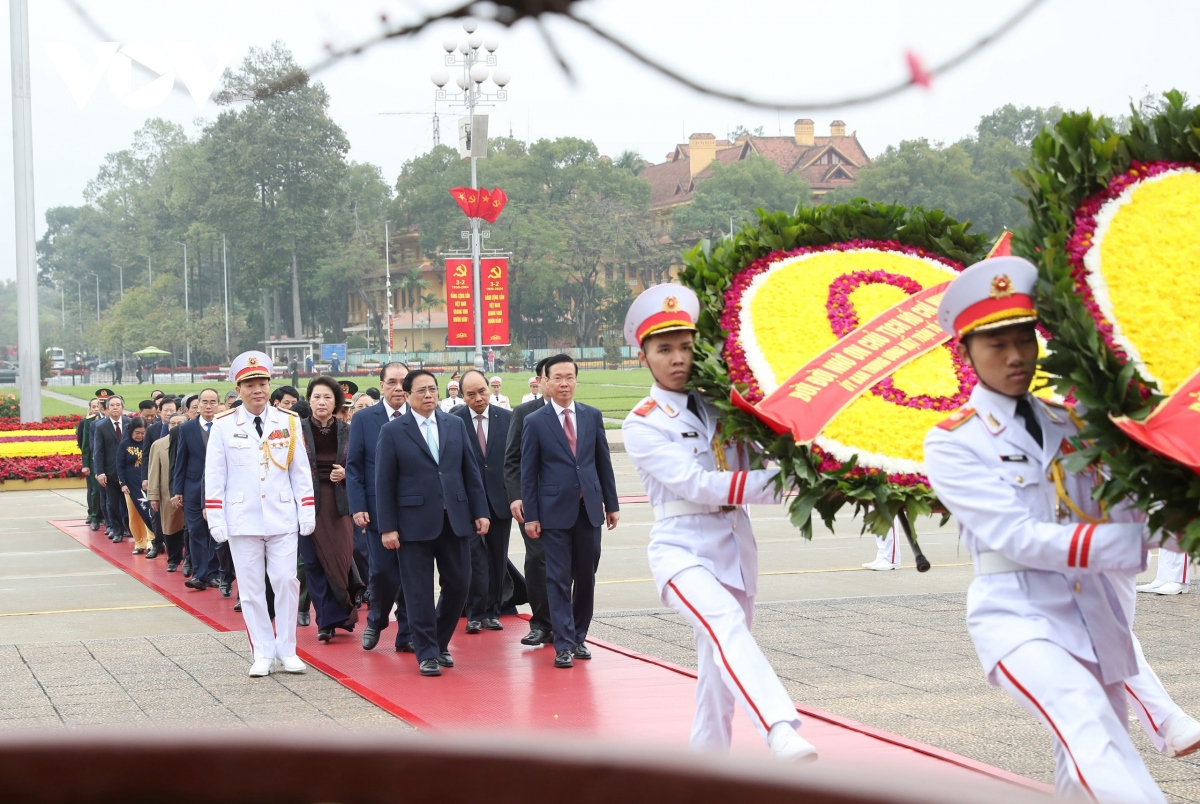 Lãnh đạo Đảng, Nhà nước viếng Chủ tịch Hồ Chí Minh nhân dịp Tết Giáp Thìn