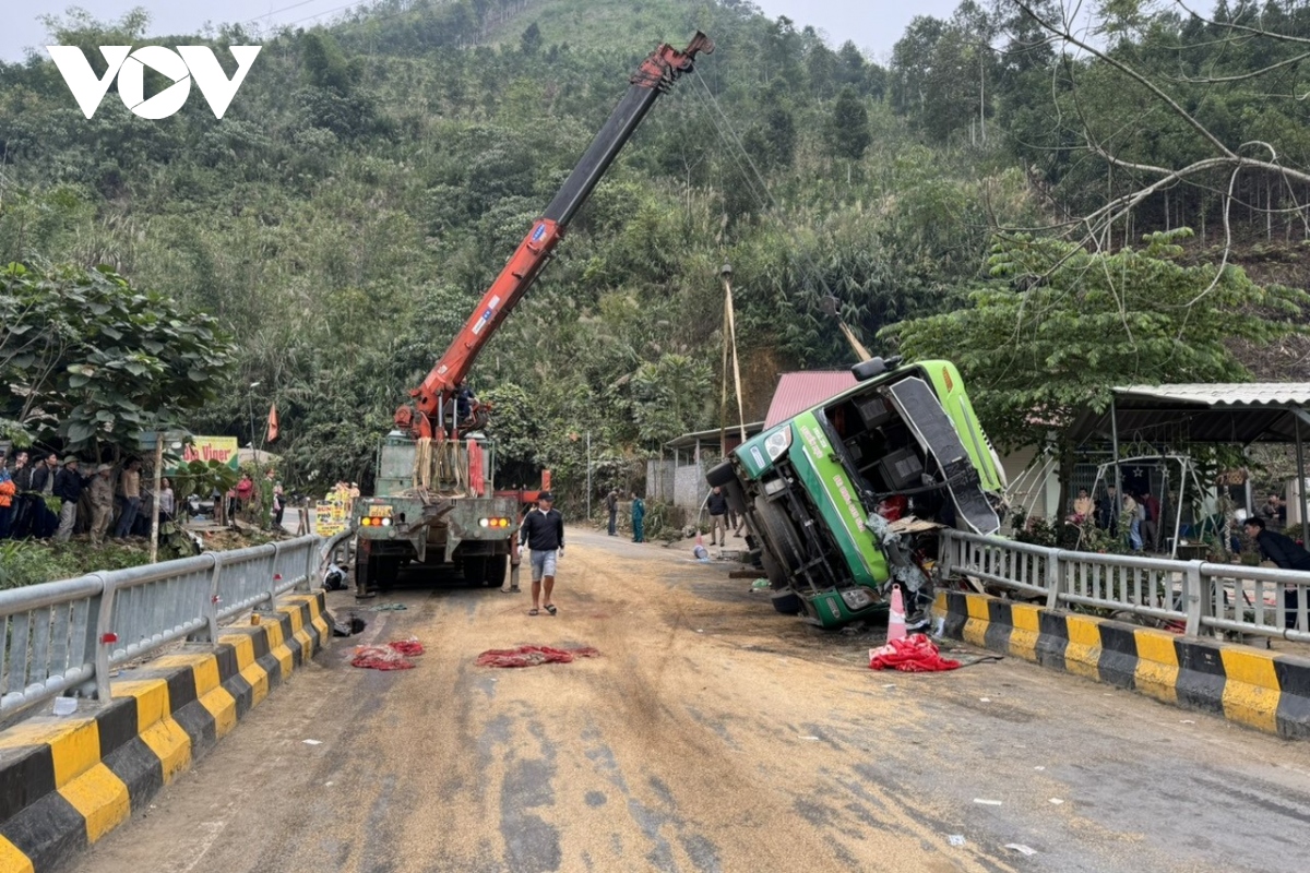 Xe khách bị lật, 3 người thương vong ở tỉnh Yên Bái