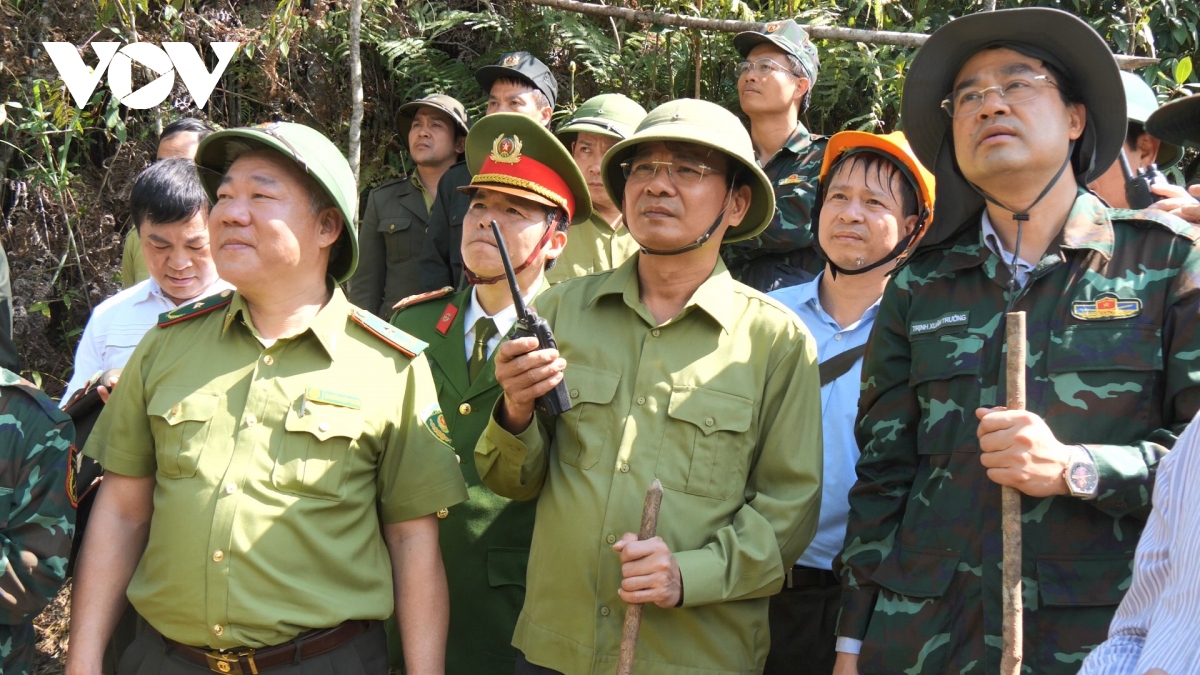 Lãnh đạo tỉnh Lào Cai kiểm tra, động viên lực lượng chữa cháy rừng Hoàng Liên