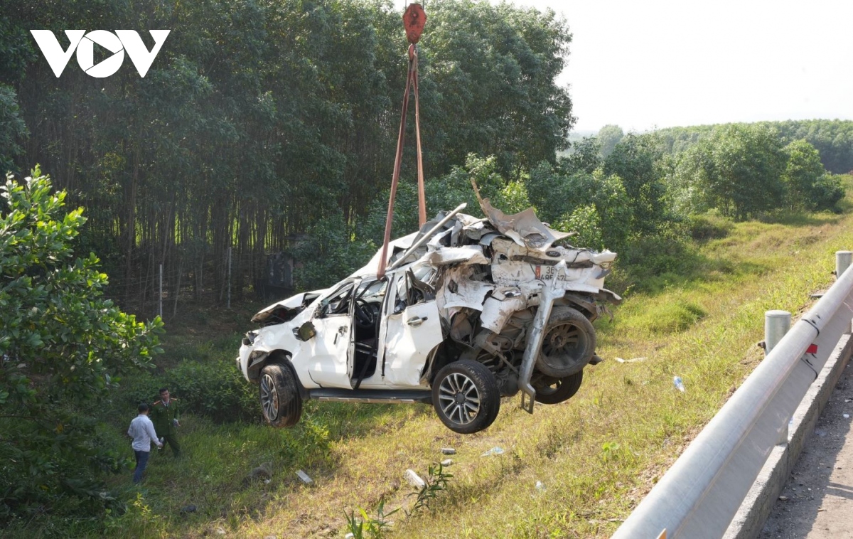 Khởi tố tài xế vượt ẩu gây tai nạn trên cao tốc Cam Lộ - La Sơn làm 3 người chết