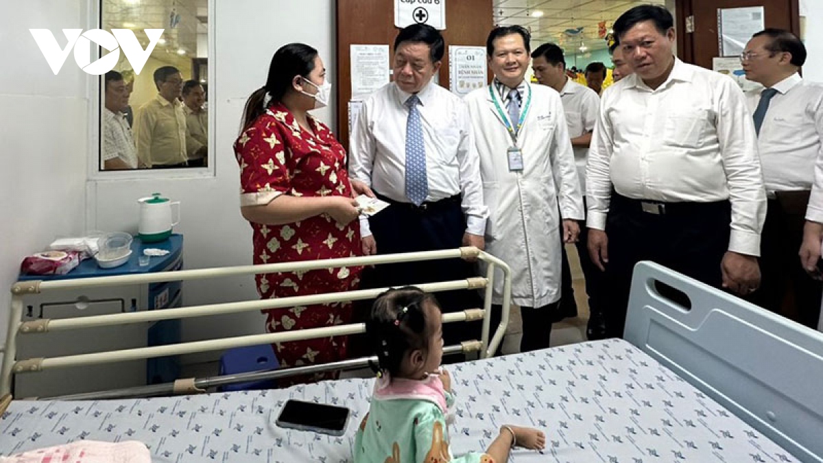 Trưởng Ban Tuyên giáo Trung ương thăm Bệnh viện Nhi đồng TP.HCM