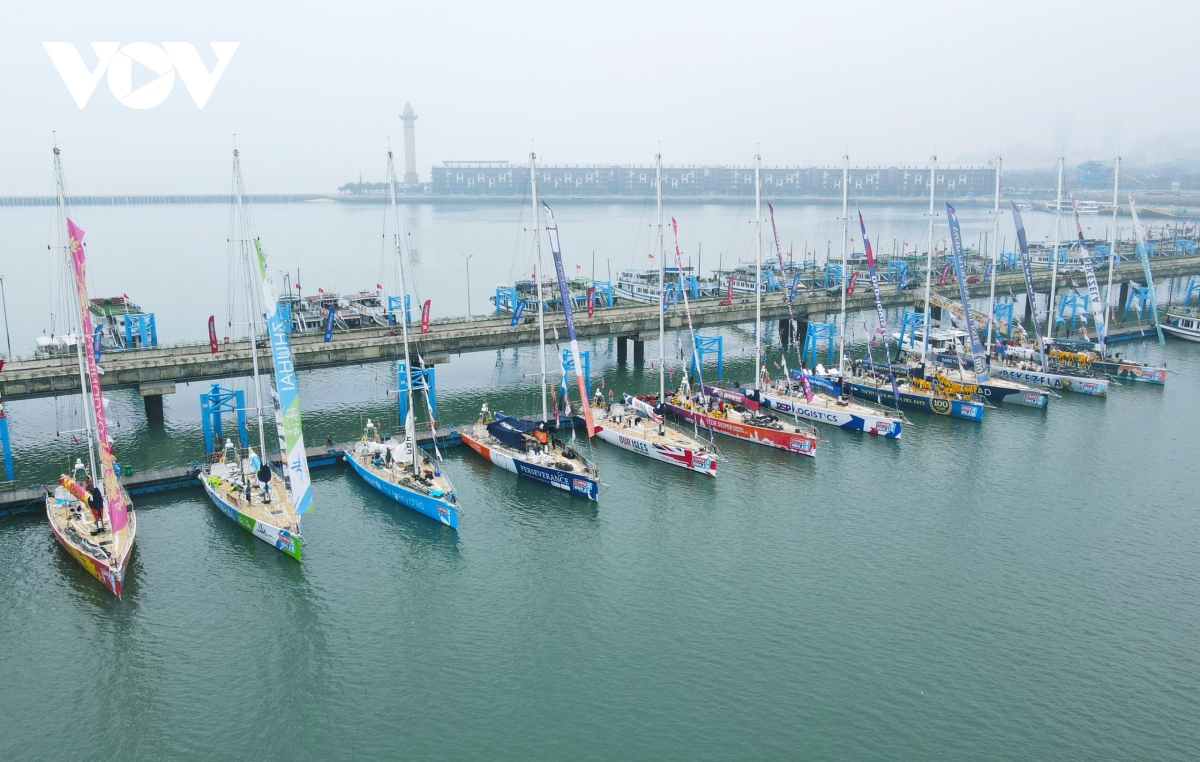 Cận cảnh 11 chiếc thuyền buồm Clipper Race tại Hạ Long