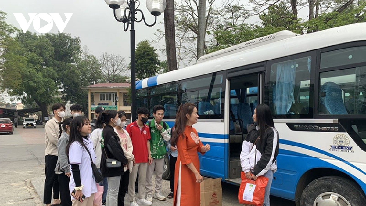 150 sinh viên Đại học Huế được nhà trường đưa về quê đón Tết