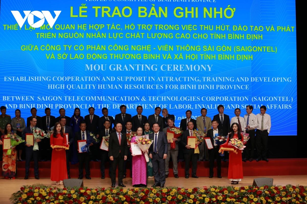Phó Thủ tướng Trần Lưu Quang: Nguồn nhân lực là yếu tố quyết định thu hút đầu tư