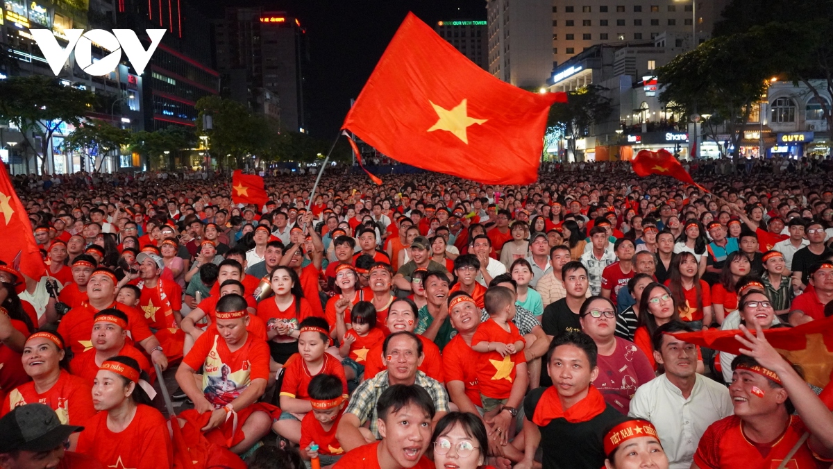 TP.HCM hạn chế lưu thông đường Nguyễn Huệ để phục vụ xem bóng đá