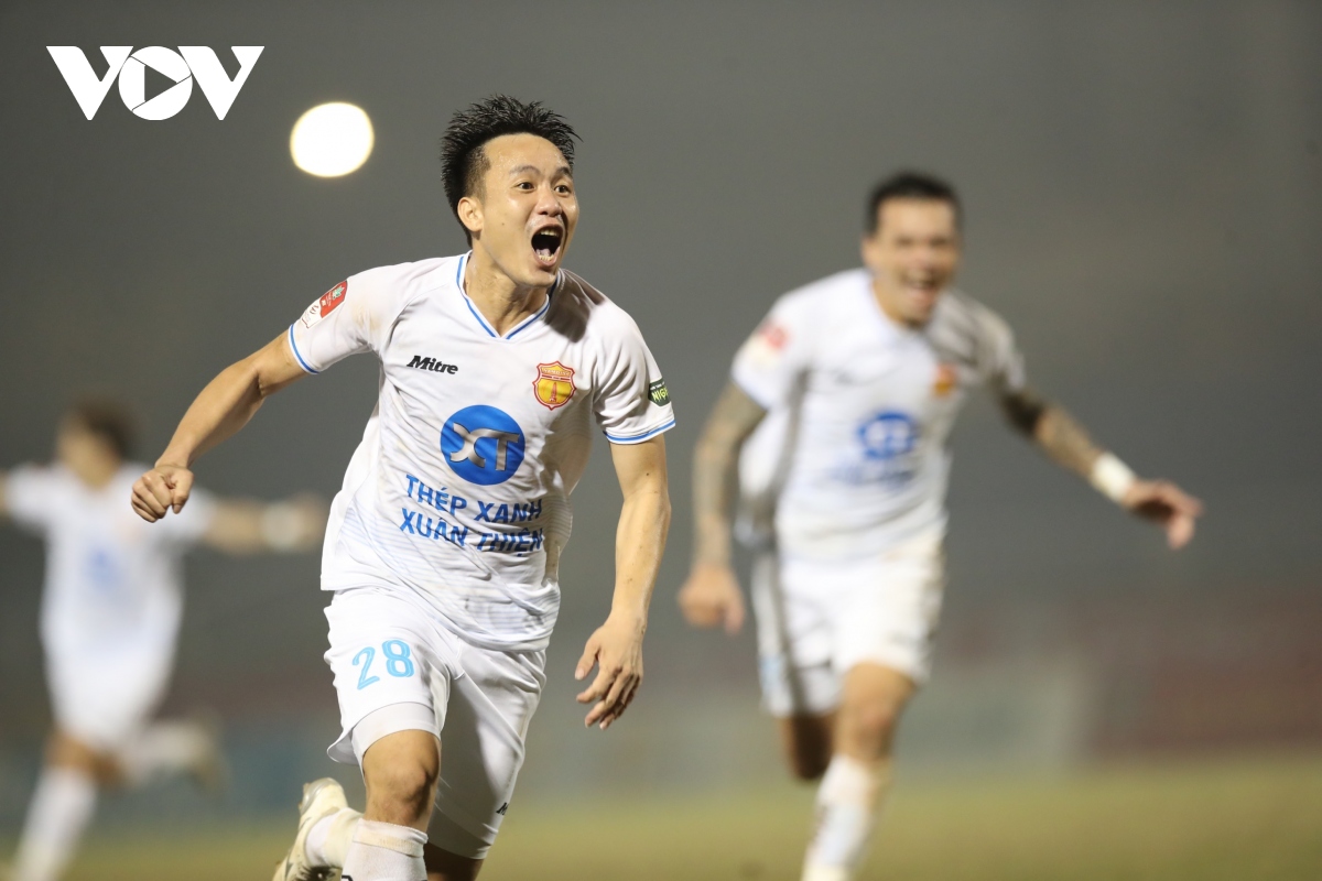 Kết quả V-League: Nam Định thắng kịch tính SLNA, Hà Nội FC đánh bại Khánh Hoà
