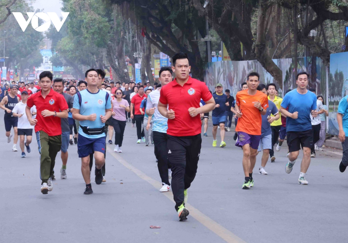 Gần 2.500 người tham gia Ngày chạy Olympic của Bộ Công an