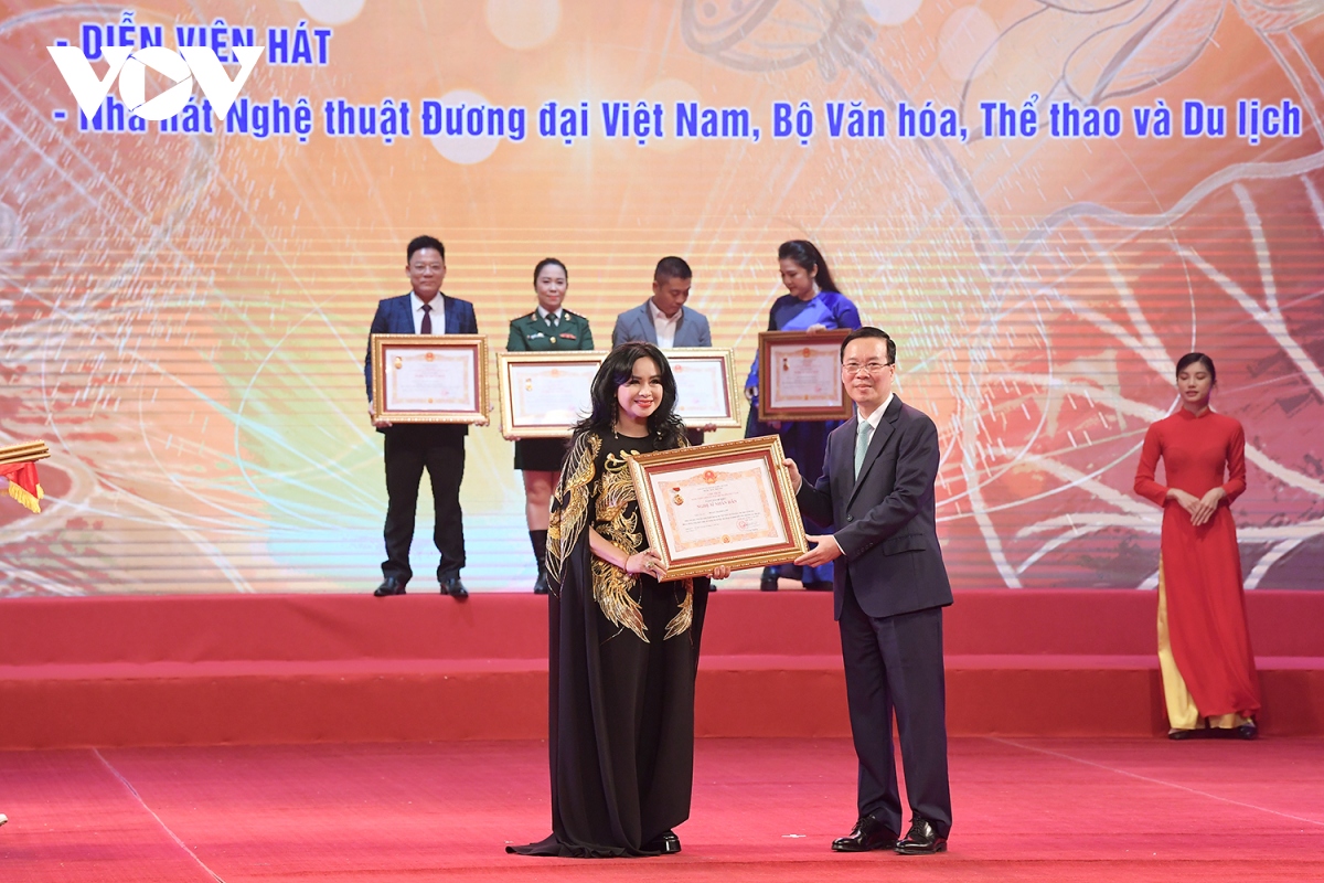 Diva Thanh Lam: “Danh hiệu NSND là món quà tôi dành tặng ông xã”