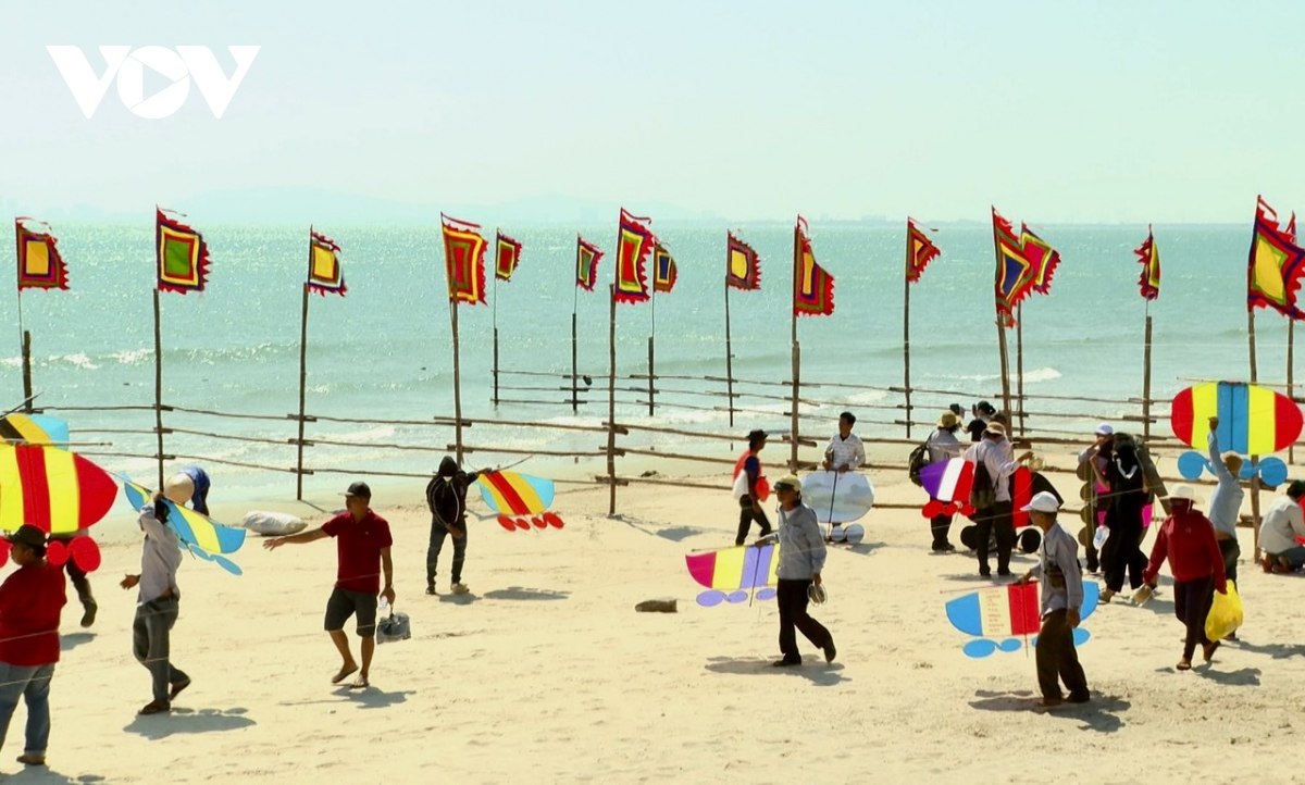Nhiều trò chơi dân gian, hoạt động nghề biển tại lễ hội Dinh Cô – Long Hải