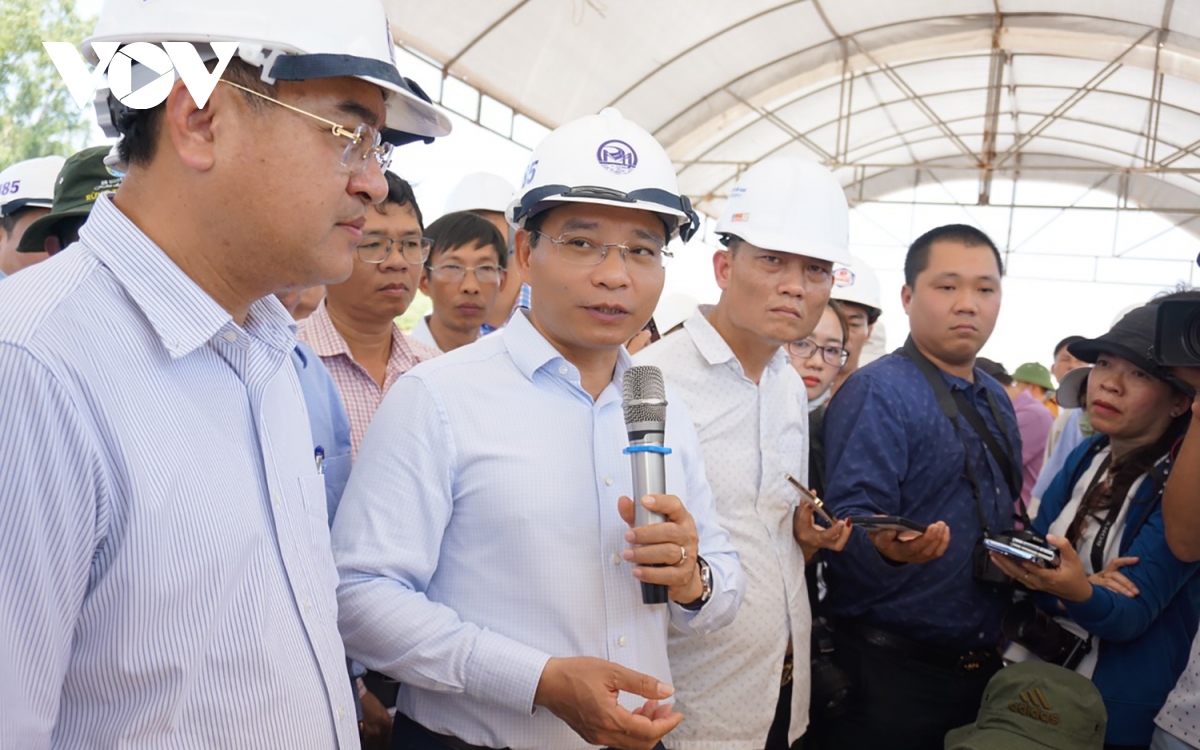 Bộ trưởng Bộ GTVT kiểm tra tiến độ cao tốc Bắc - Nam qua Bình Định, Phú Yên