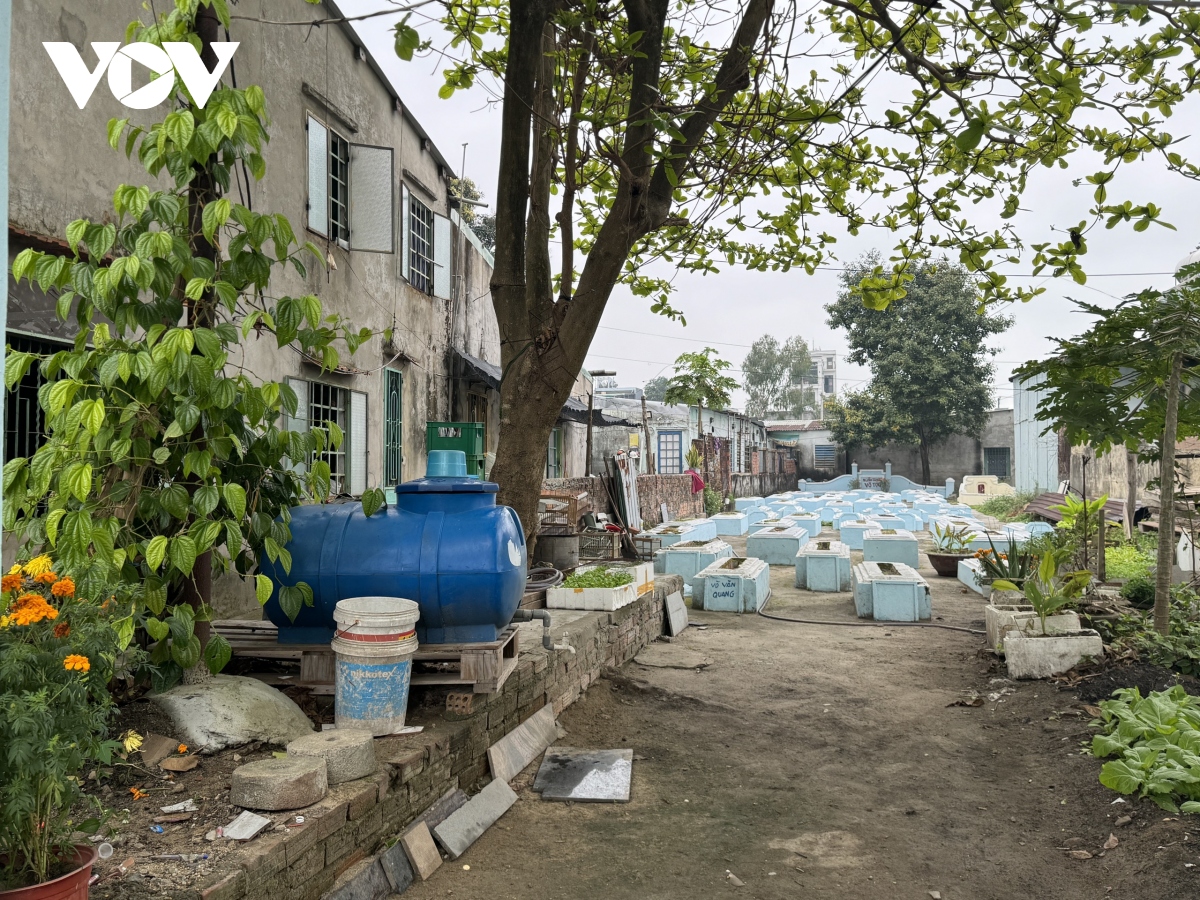 Hơn 48.000 ngôi mộ xen lẫn trong các khu dân cư ở Đà Nẵng