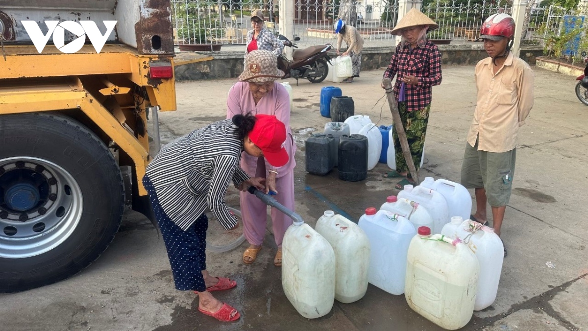 Đưa nước ngọt đến người dân vùng cù lao, ven biển ở Tiền Giang