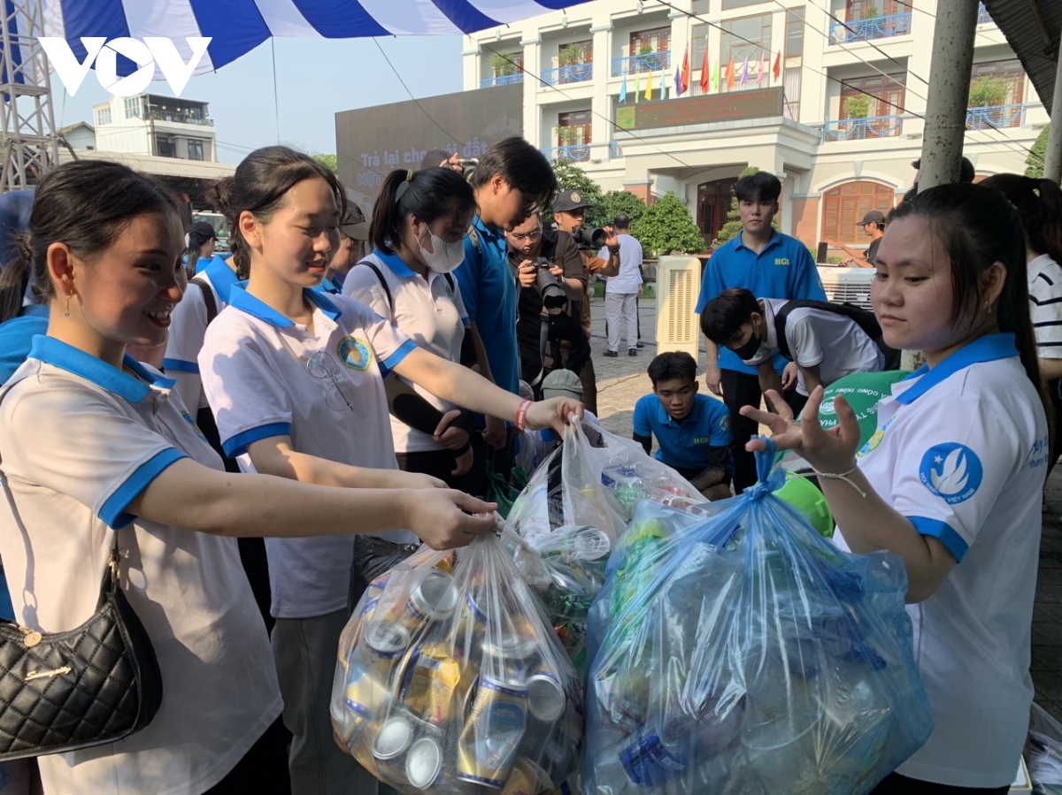 Tuổi trẻ Thừa Thiên Huế hưởng ứng Ngày hội giảm thiểu rác thải nhựa