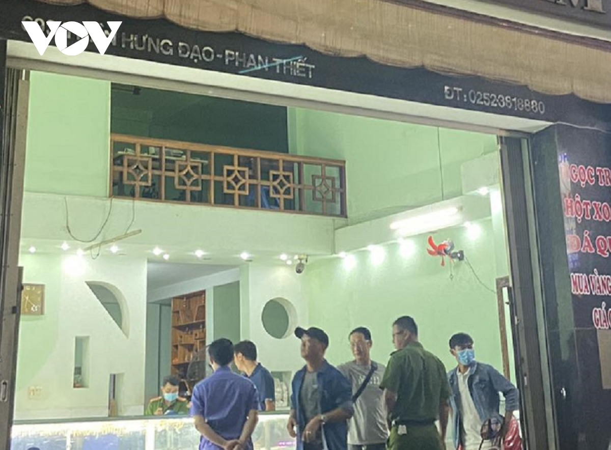 Truy tìm đối tượng cướp tiệm vàng ở Bình Thuận