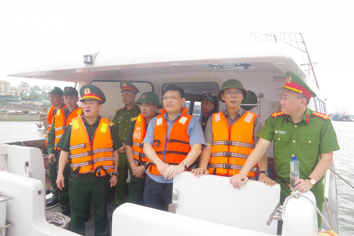Huy động tối đa lực lượng để tìm kiếm 4 công dân mất tích ở Quảng Ninh