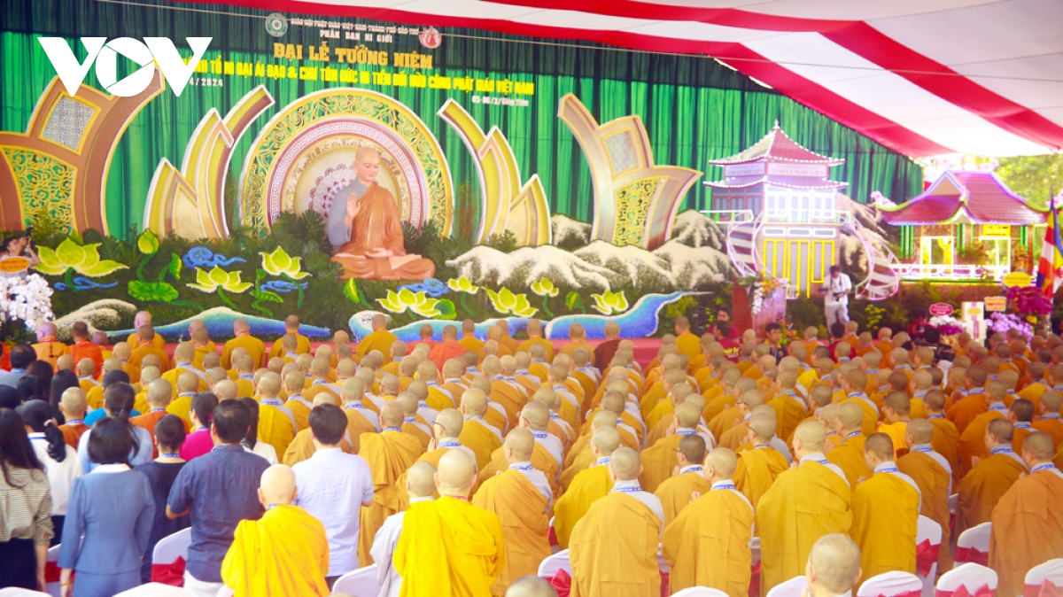 Đại lễ tưởng niệm lớn của Phật giáo Việt Nam tỏa sáng sắc màu chánh niệm