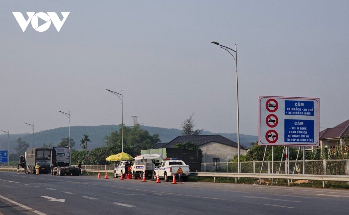 Giải pháp gì hạn chế tai nạn thay vì cấm phương tiện vào cao tốc Cam Lộ - La Sơn