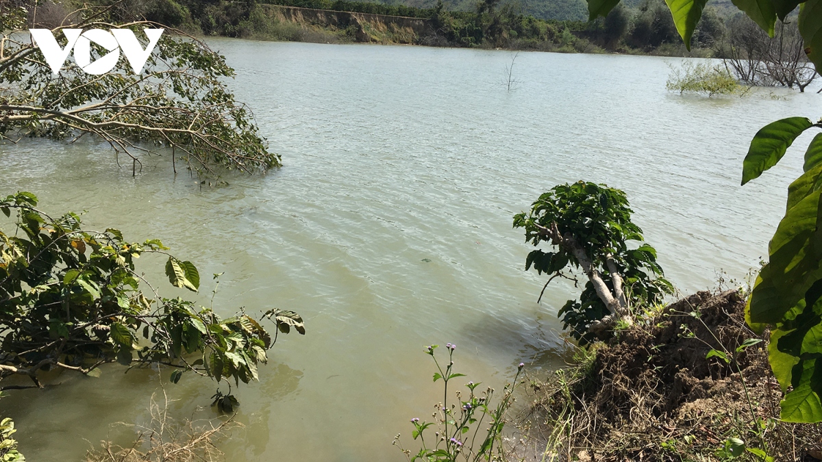 Sạt lở nghiêm trọng bờ sông Krông Nô: Dân mòn mỏi chờ đền bù