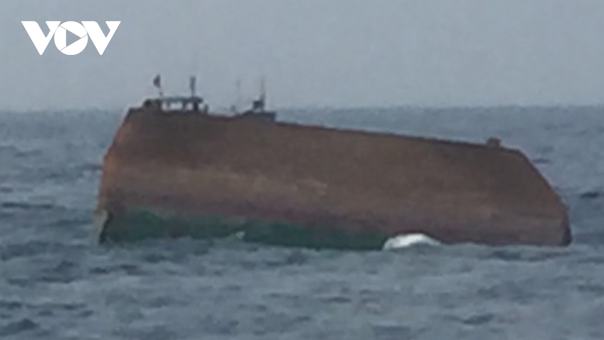 Vụ chìm tàu gần đảo Lý Sơn: Vớt thêm 1 thi thể