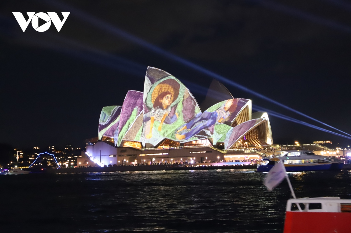 Đêm đông sôi động với Vivid Sydney tại Australia
