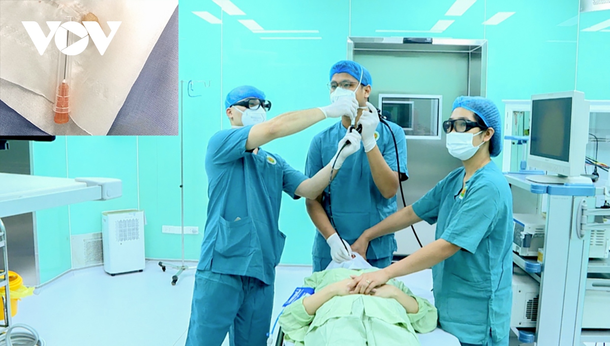 Hy hữu bệnh nhân bị mắc hạt lạc trong phế quản ở Quảng Ninh
