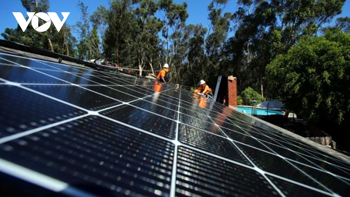 Điện mặt trời mái nhà trong các khu công nghiệp cần được khuyến khích