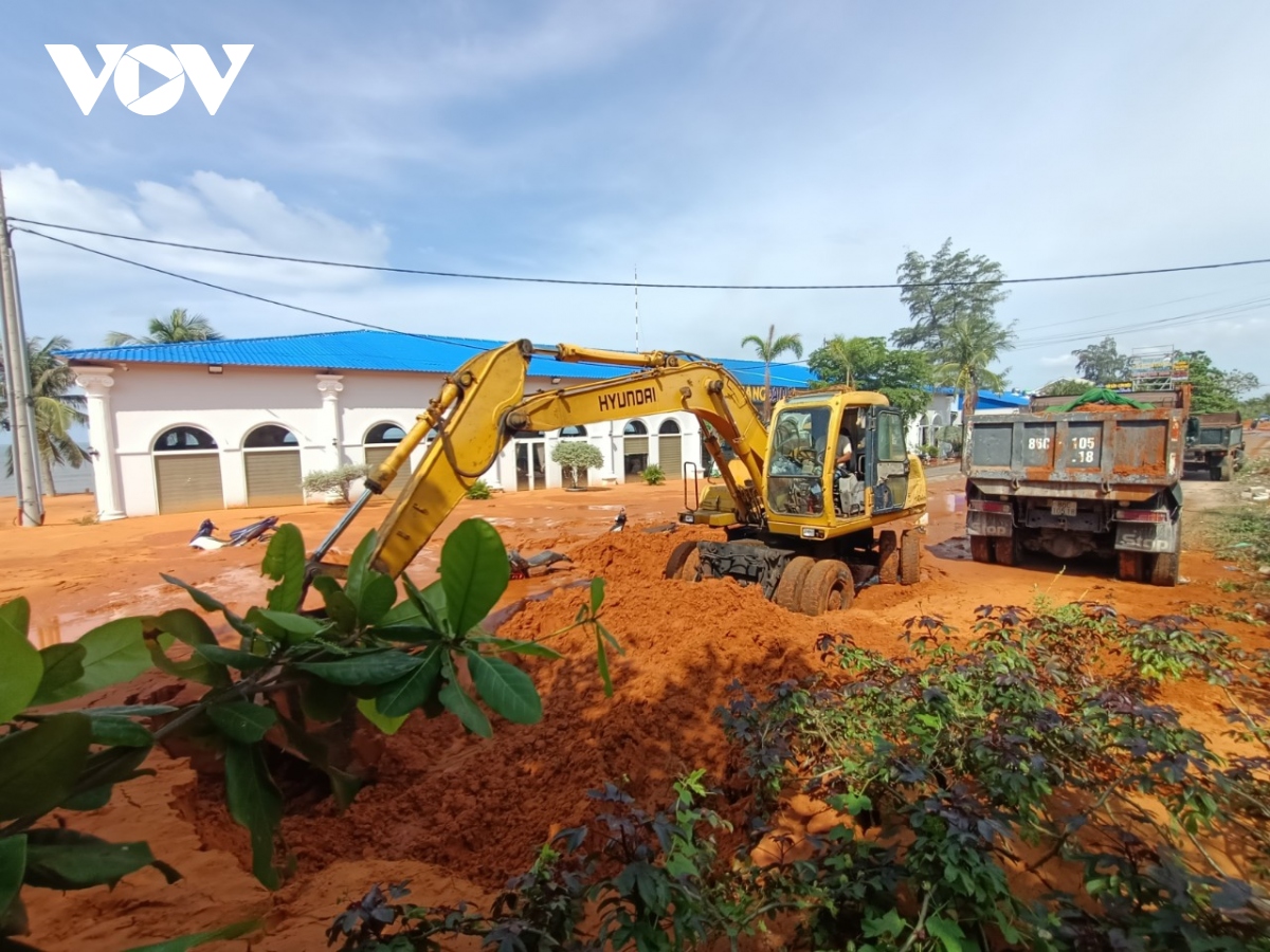 Vụ cát tràn ở Bình Thuận: Cát từ dự án bất động sản làm ngập đường