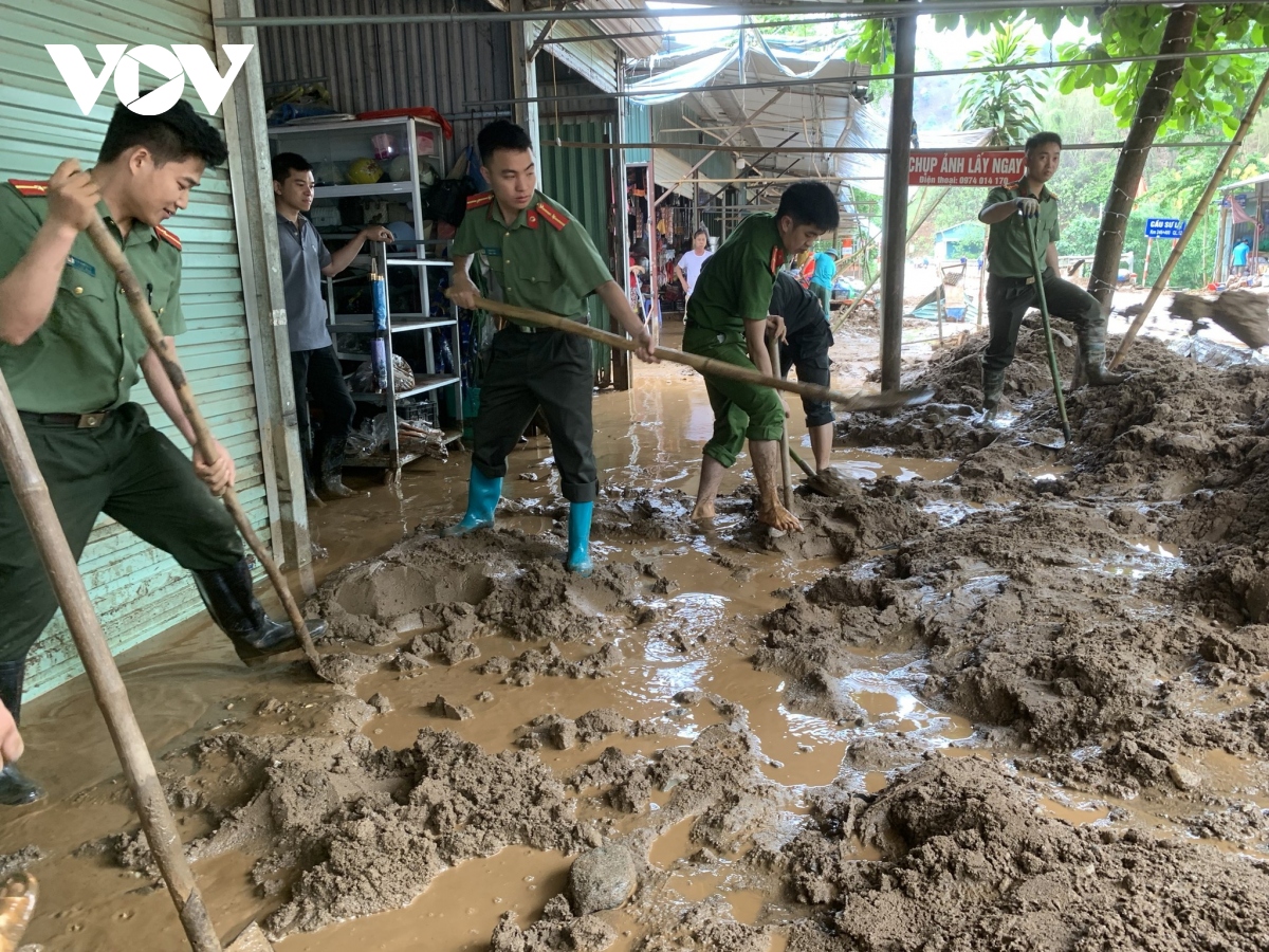 Nhiều địa phương của Điện Biên bị thiệt hại do lũ quét, mưa đá