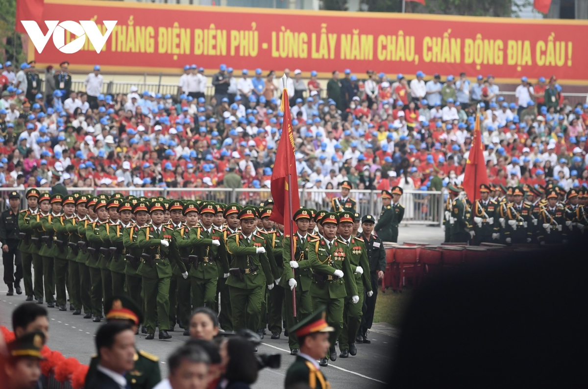 Các khối diễu binh, diễu hành đã sẵn sàng trên sân vận động tỉnh Điện Biên