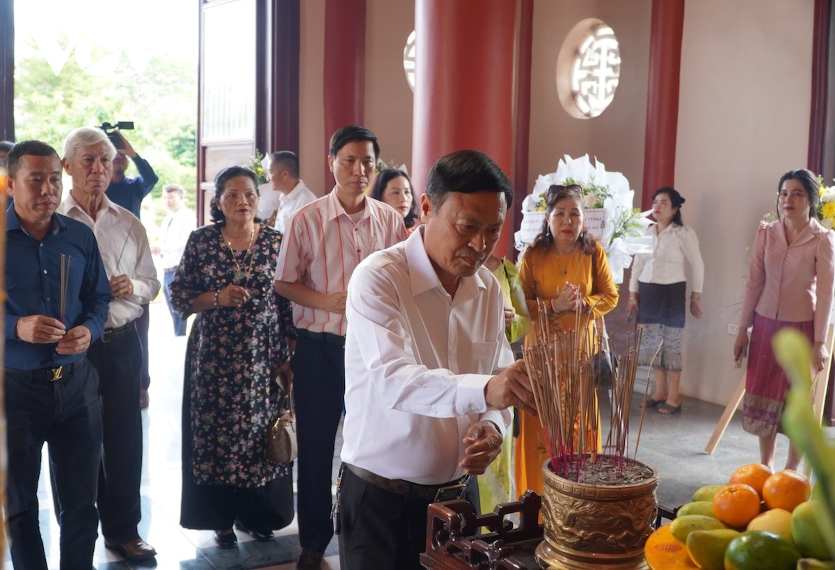 Người Việt Nam tại Lào kỷ niệm 134 năm Ngày sinh Chủ tịch Hồ Chí Minh