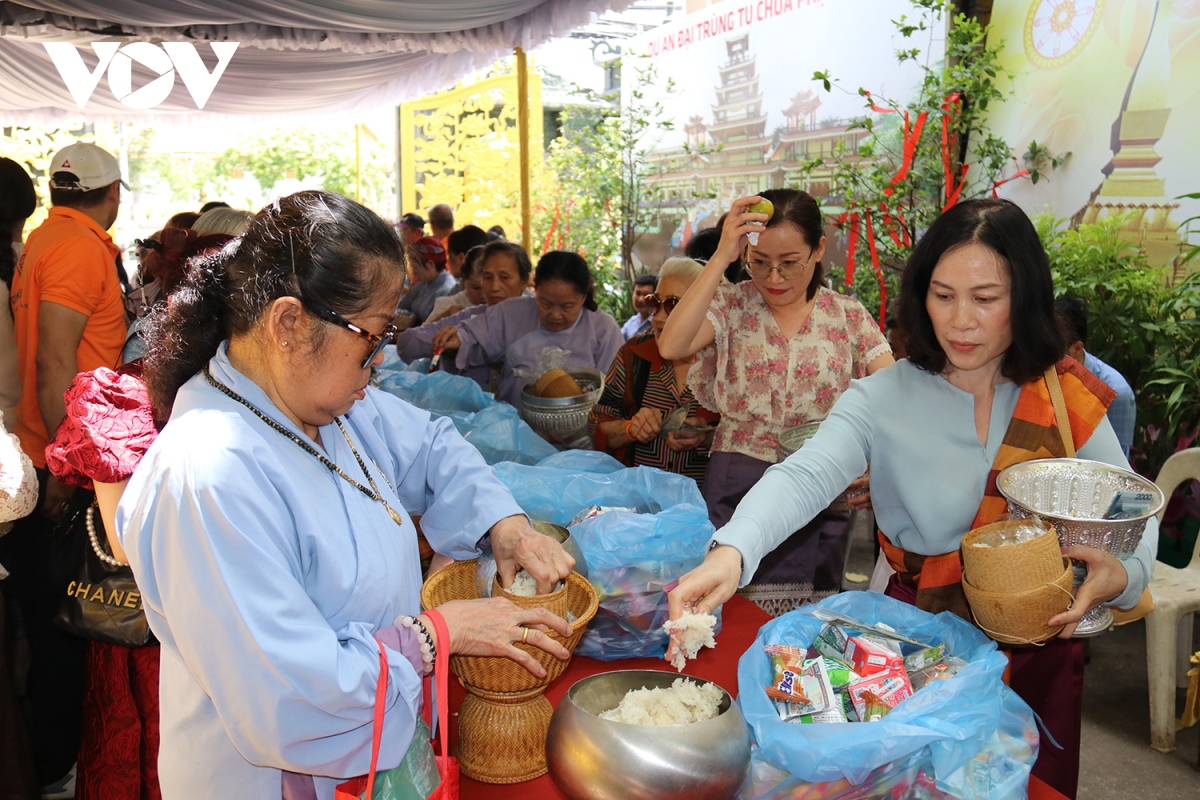 Đại lễ Phật Đản tại Lào - cầu nối gắn kết và gìn giữ bản sắc văn hóa Việt