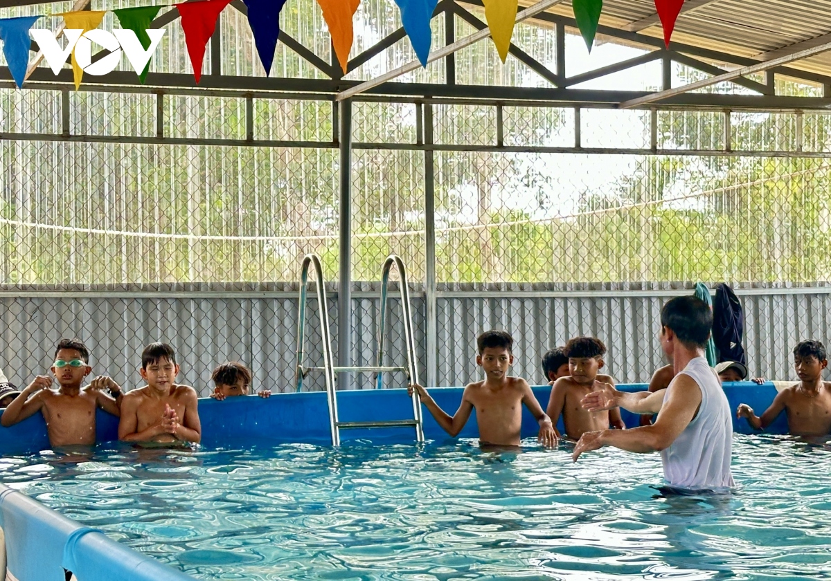 Phát động dạy bơi phòng, chống đuối nước cho học sinh trong dịp hè ở Đắk Lắk