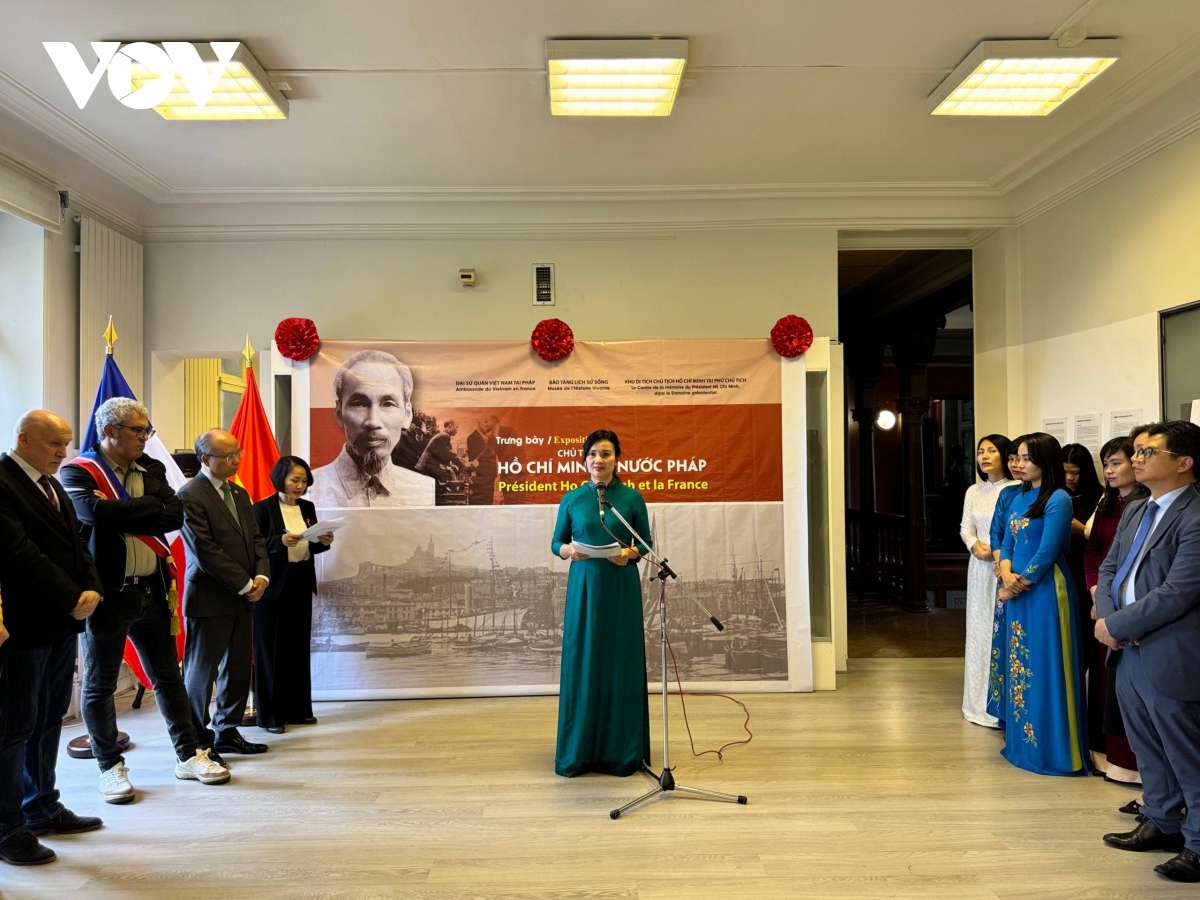 Khai mạc triển lãm "Chủ tịch Hồ Chí Minh và nước Pháp"