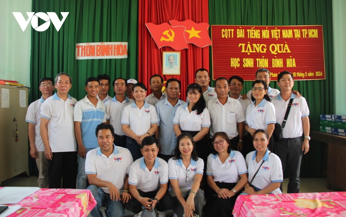 VOV TP.HCM thăm tặng quà đồng bào dân tộc tại tỉnh Bình Thuận