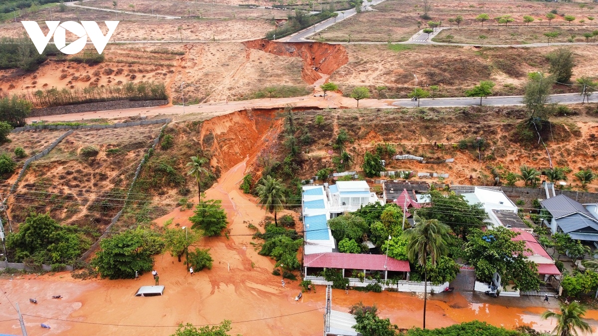 Bình Thuận yêu cầu chủ đầu tư dự án khắc phục hậu quả sạt lở cát
