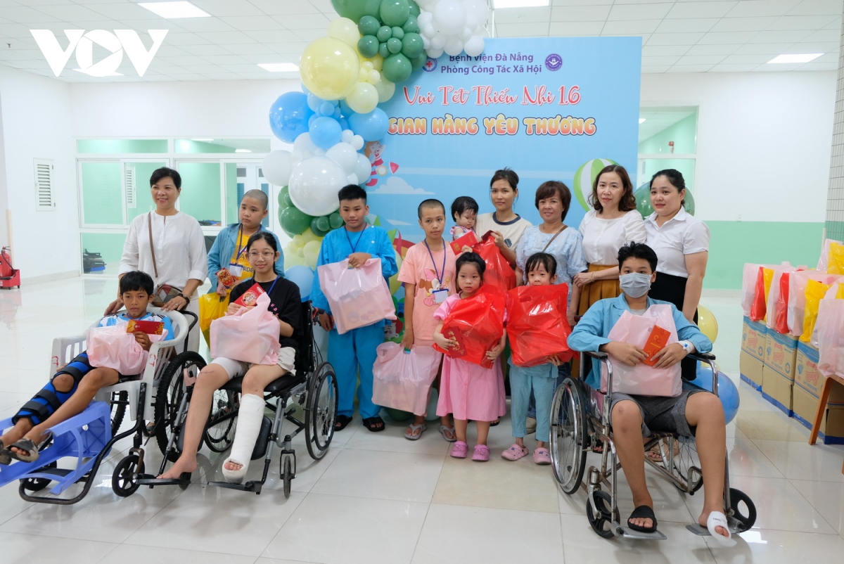 Đem niềm vui cho trẻ em đang điều trị tại Bệnh viện Đà Nẵng