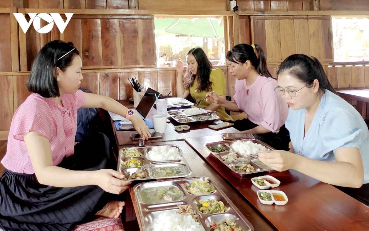 Ẩm thực buôn làng trở thành cơm văn phòng nơi phố thị Đắk Lắk