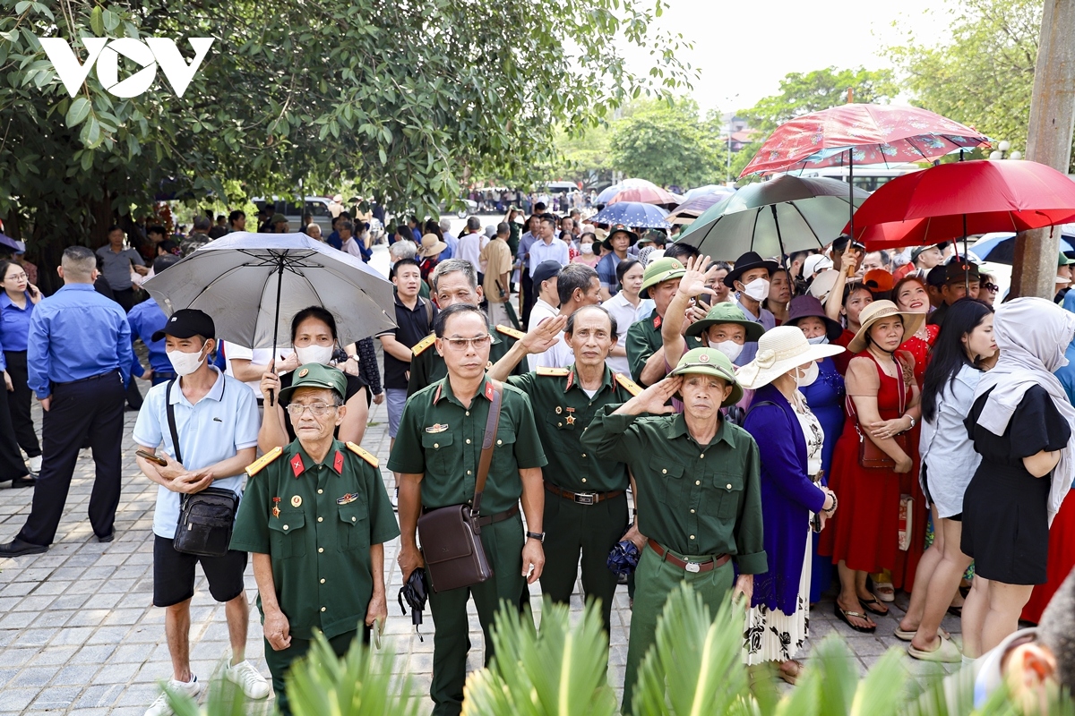 "Biển người" đổ về chiến trường lịch sử Điện Biên Phủ dự đại lễ