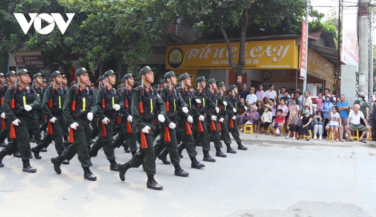 Các khối diễu binh, diễu hành của lực lượng công an trên đường phố Điện Biên