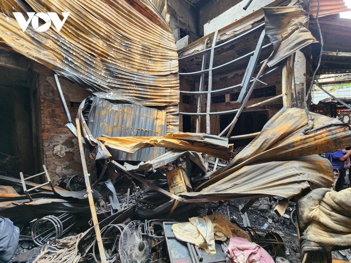Hình ảnh tang thương bên trong ngôi nhà trọ bị cháy ở Trung Kính, Hà Nội