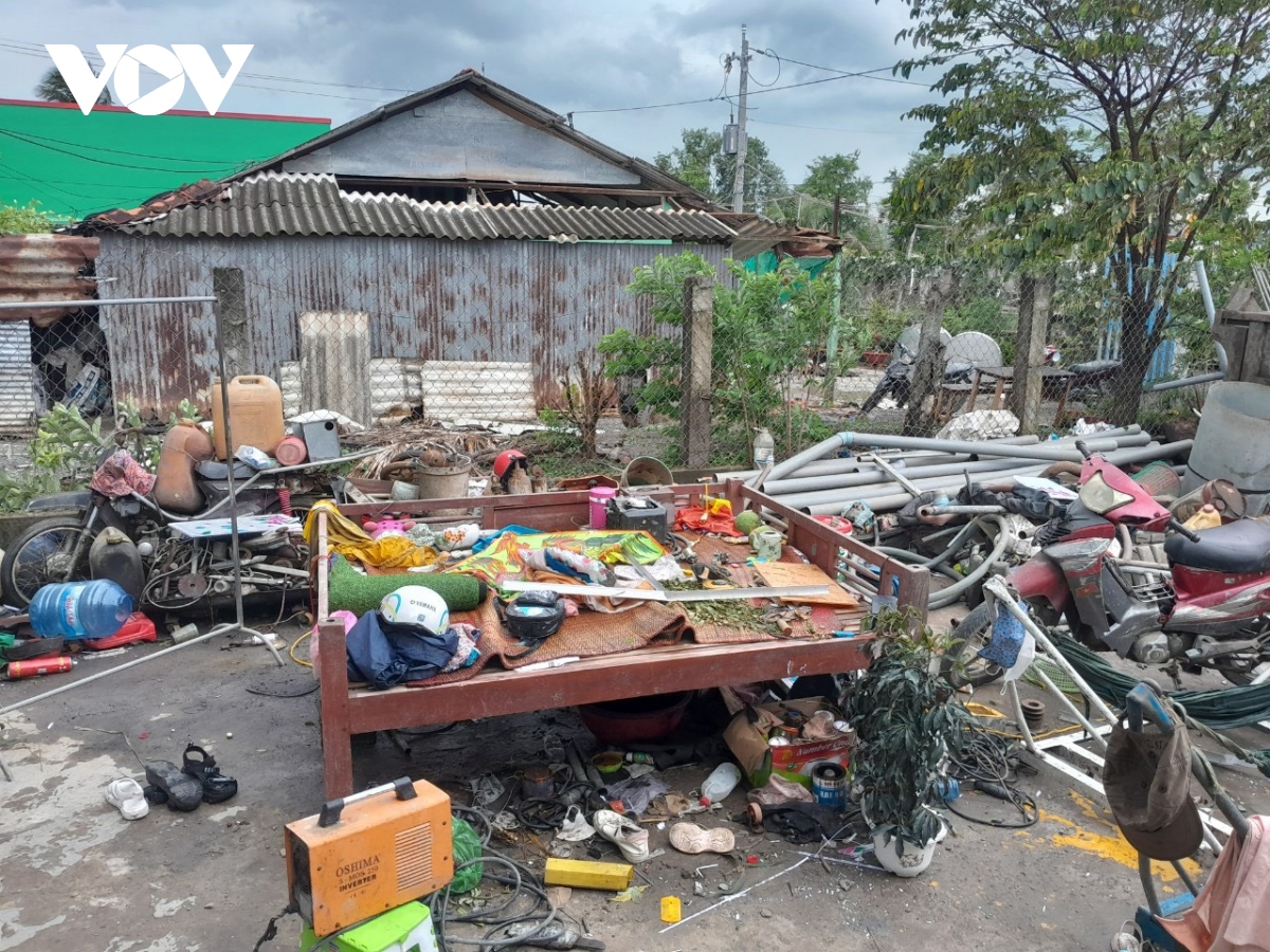 Mưa đá, dông lốc gây thiệt hại 40 căn nhà ở Tiền Giang
