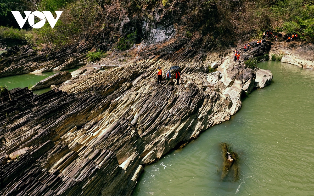 Say tình đá nước ở lõi công viên địa chất toàn cầu Đắk Nông