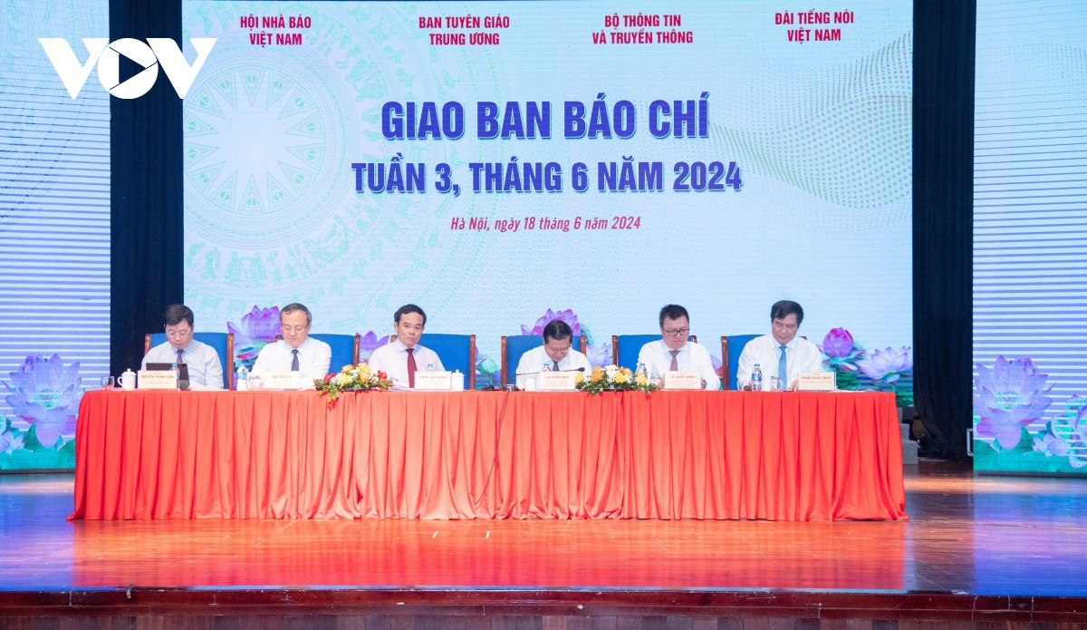 "Báo chí đang trong giai đoạn chuyển đổi, cần những bước đi thận trọng"